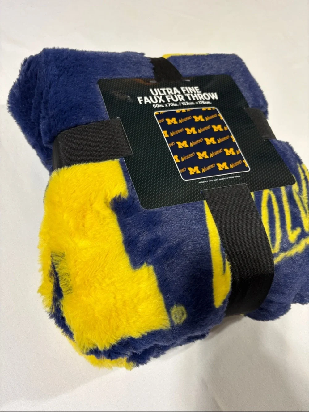 NWT U of M Faux Fur Plush Throw Blanket 60” x 70” L